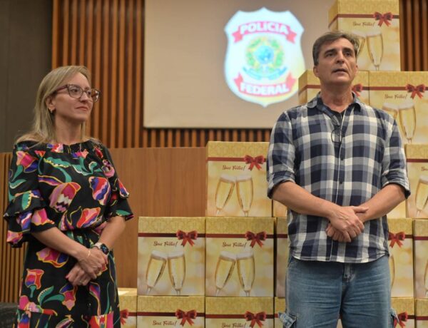 SINPOFESC PARTICIPA DA ENTREGA DE CESTAS DE NATAL AOS TERCEIRIZADOS DA SR/SC